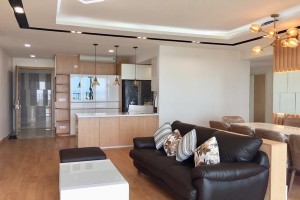 Cho thuê 3 phòng ngủ căn hộ Vista Verde nội thất đẹp diện tích 136m2